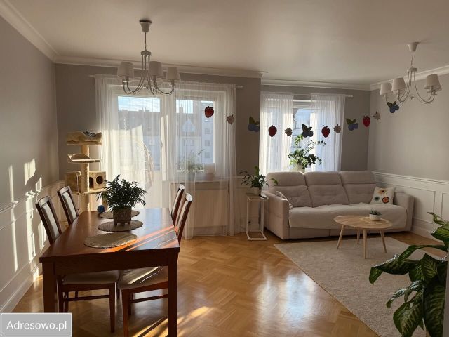 Mieszkanie 4-pokojowe Warszawa Kabaty, ul. Stefana Dembego. Zdjęcie 1