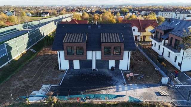 bliźniak, 6 pokoi Zielonki, ul. Na Popielówkę. Zdjęcie 1