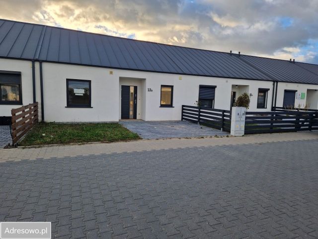 dom szeregowy, 3 pokoje Kaźmierz, ul. Nektarowa. Zdjęcie 1