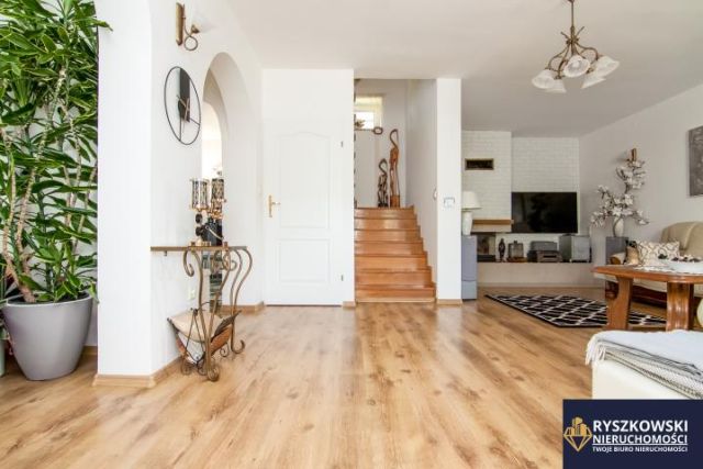 dom wolnostojący, 6 pokoi Jarosławiec. Zdjęcie 3