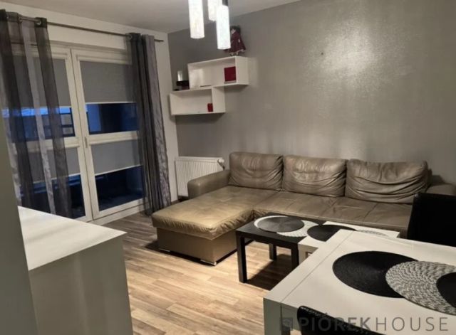 Mieszkanie 3-pokojowe Warszawa Ochota, ul. Bitwy Warszawskiej 1920 r.. Zdjęcie 1