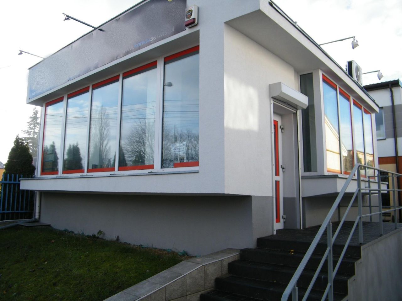 Lokal Łomianki, ul. Warszawska. Zdjęcie 1