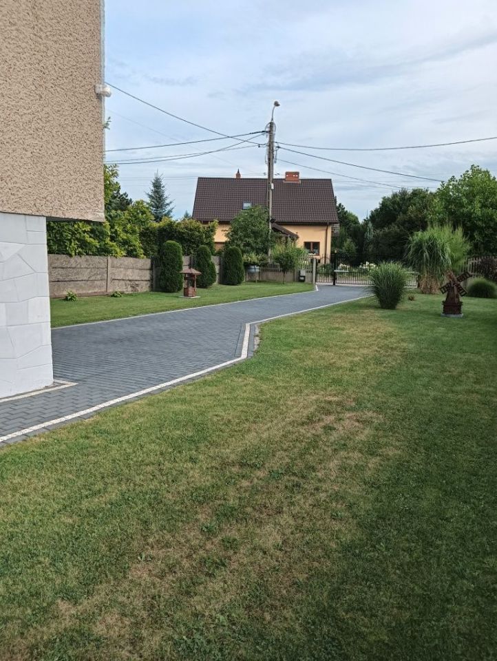 dom wolnostojący, 5 pokoi Strzyżowice, ul. Boczna. Zdjęcie 2