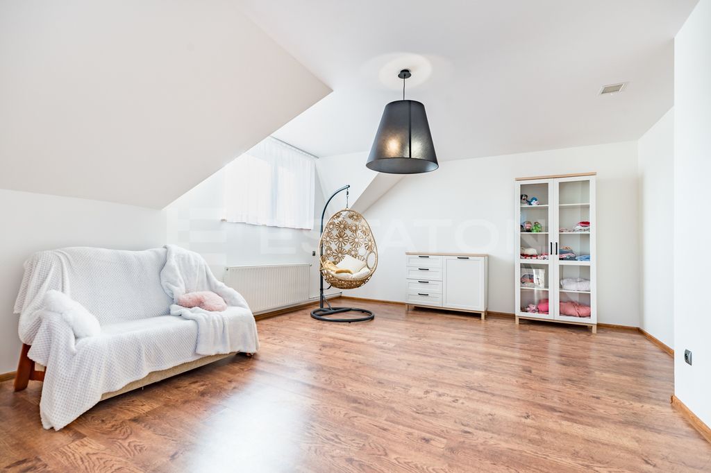 dom wolnostojący, 6 pokoi Strażów. Zdjęcie 13