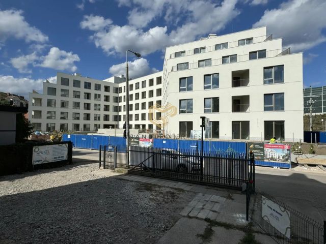 Mieszkanie 4-pokojowe Marki. Zdjęcie 1