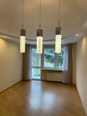 Mieszkanie 3-pokojowe Pionki Centralna Kolonia, ul. Jodłowa. Zdjęcie 1