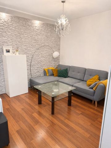 Mieszkanie 4-pokojowe Marki. Zdjęcie 1