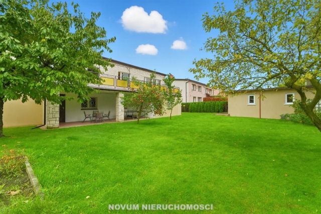 dom wolnostojący, 12 pokoi Tarnowskie Góry Centrum. Zdjęcie 2