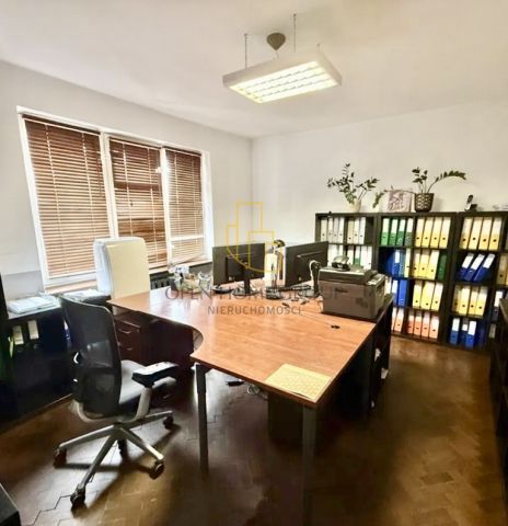 dom wolnostojący, 10 pokoi Wrocław Krzyki, ul. ks. Piotra Wawrzyniaka. Zdjęcie 2