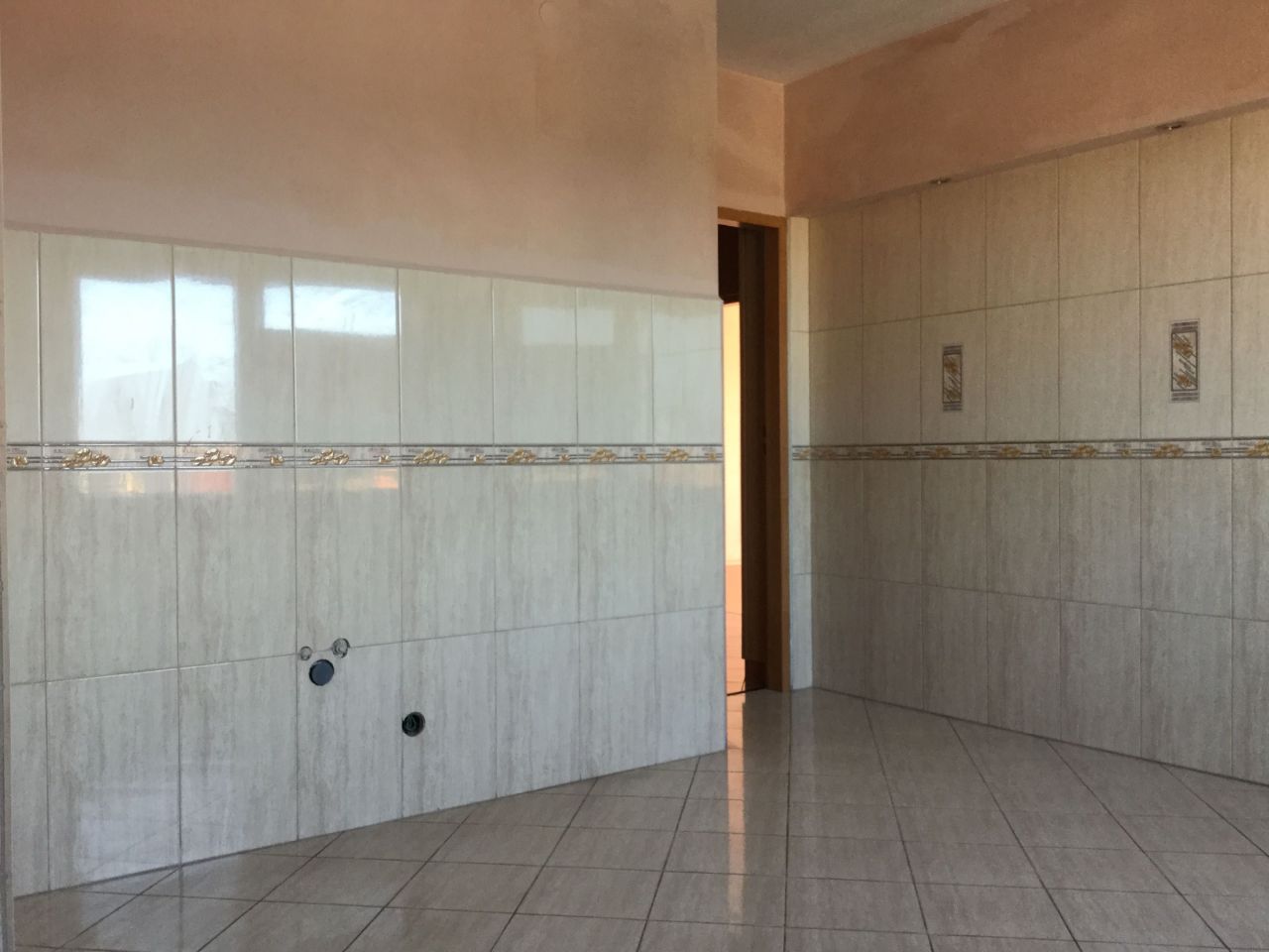 Mieszkanie 4-pokojowe Jędrzejów. Zdjęcie 3