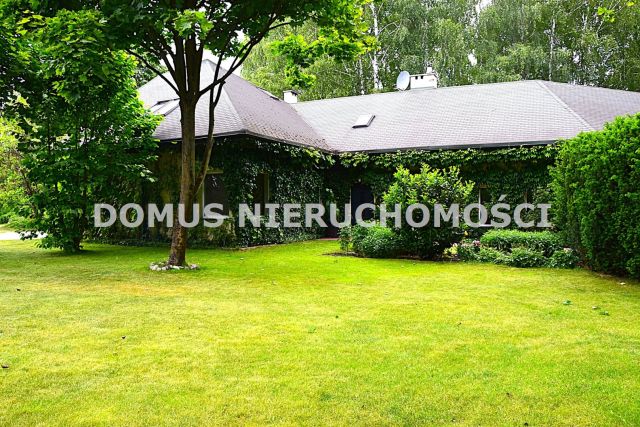 dom wolnostojący, 10 pokoi Ewcin. Zdjęcie 2