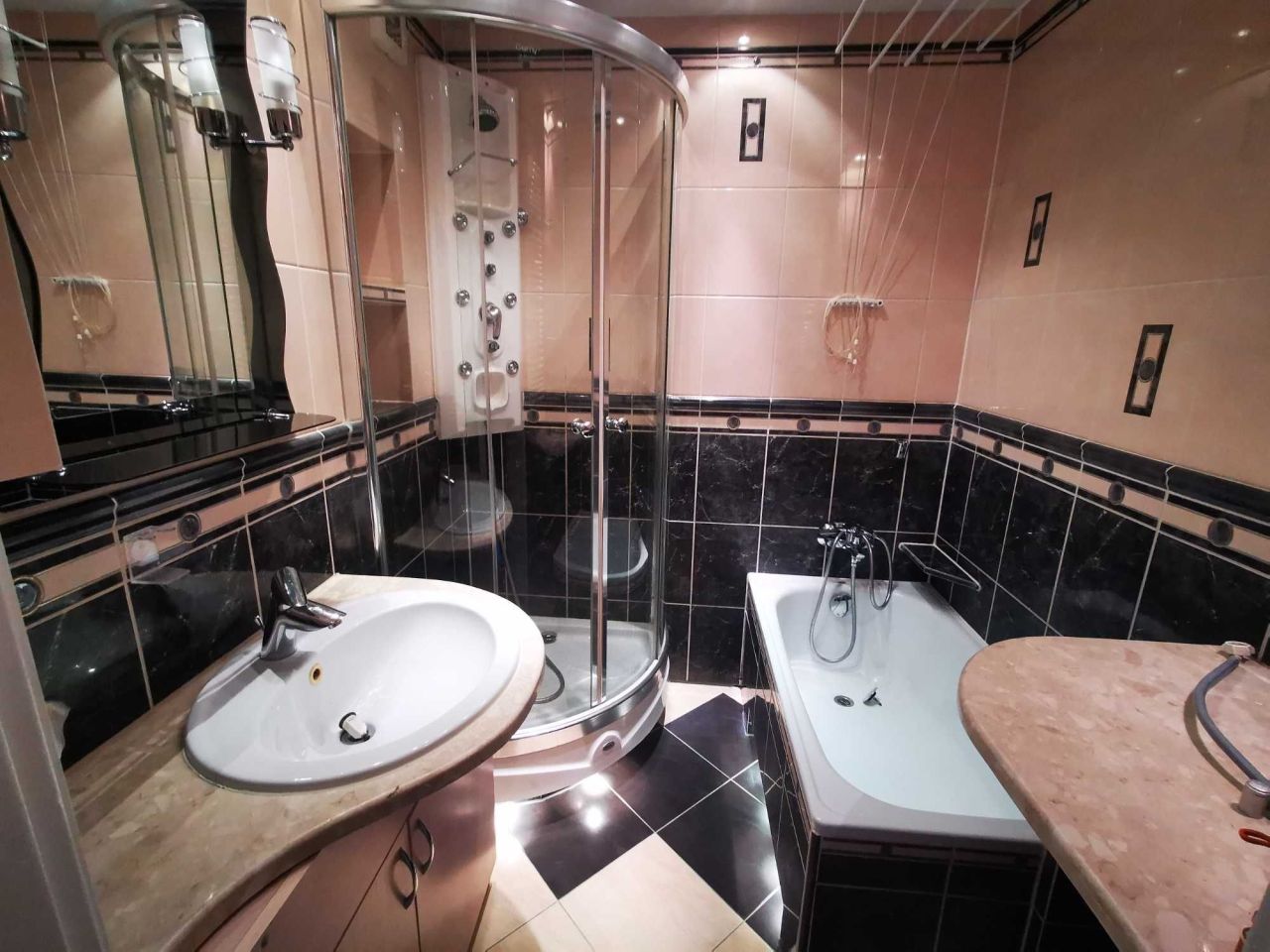 Mieszkanie 3-pokojowe Łęczna. Zdjęcie 3