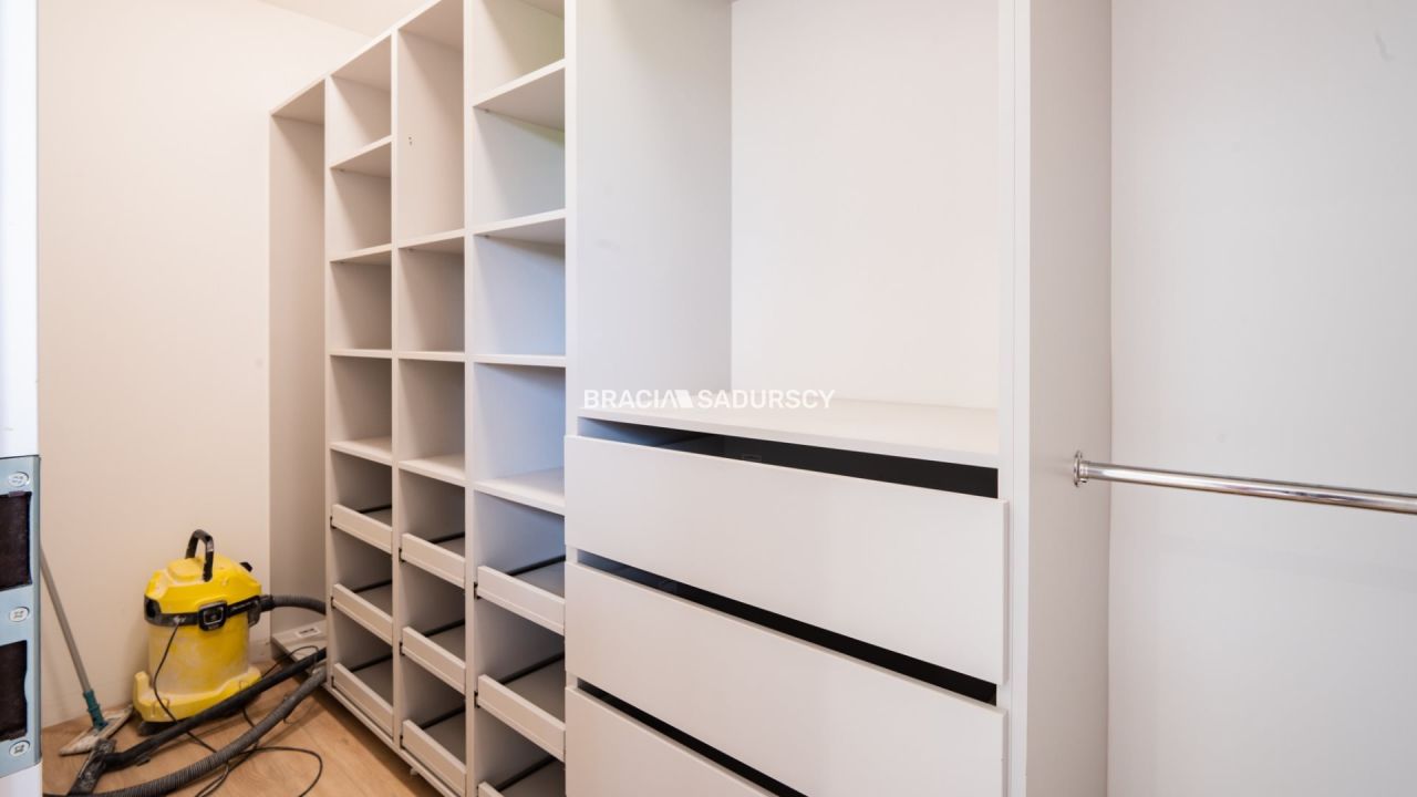 Mieszkanie 4-pokojowe Strumiany. Zdjęcie 5