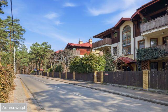 Mieszkanie 3-pokojowe Józefów, ul. Wawerska. Zdjęcie 1