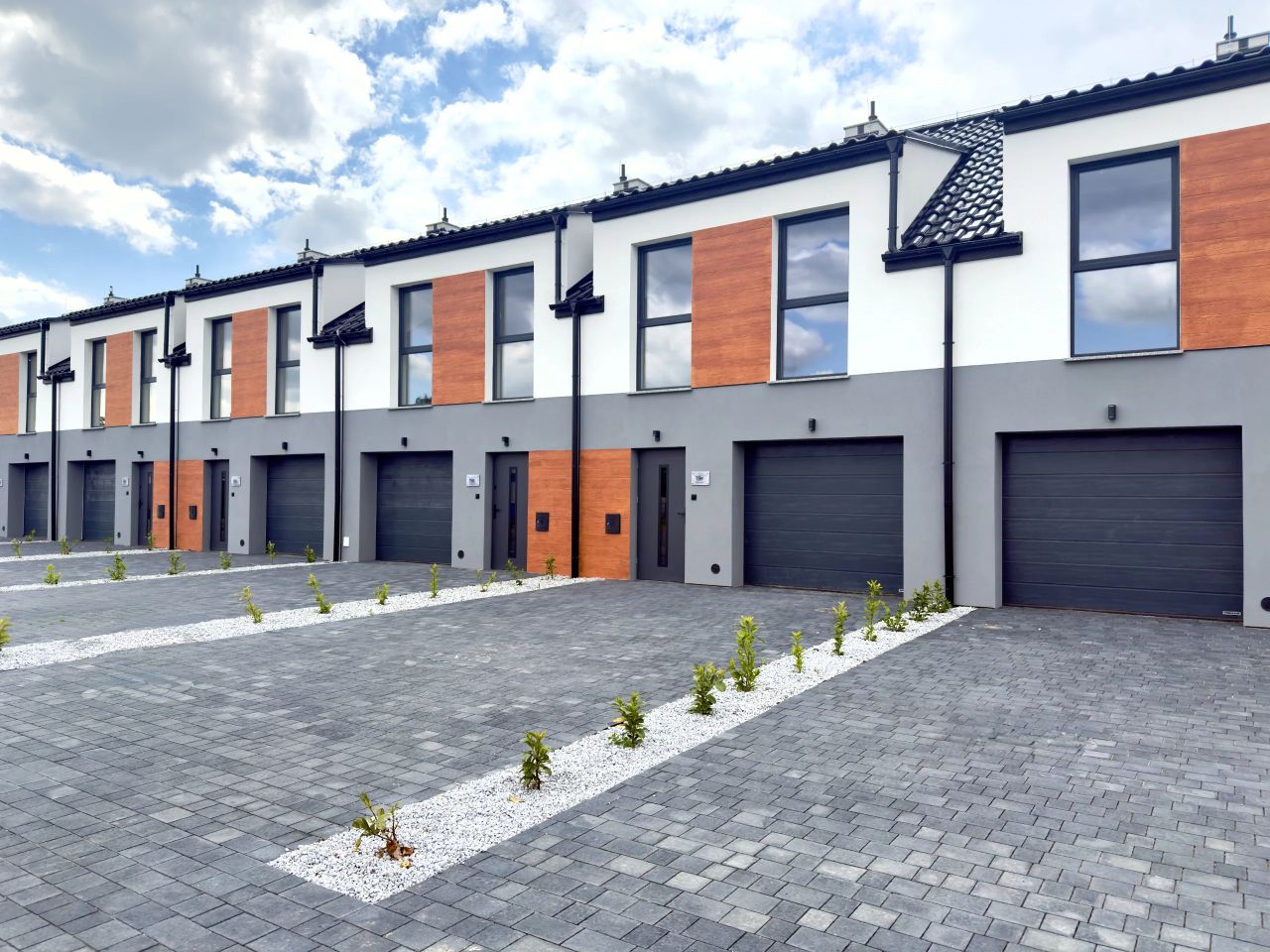 dom szeregowy, 4 pokoje Dzierżoniów, ul. Wojciecha Kilara. Zdjęcie 2