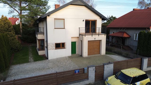 dom wolnostojący, 5 pokoi Kanie, ul. Spokojna. Zdjęcie 1