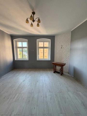 Mieszkanie 3-pokojowe Świdnica, pl. Grunwaldzki. Zdjęcie 1