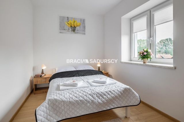 dom wolnostojący, 12 pokoi Niepołomice, al. Dębowa. Zdjęcie 5