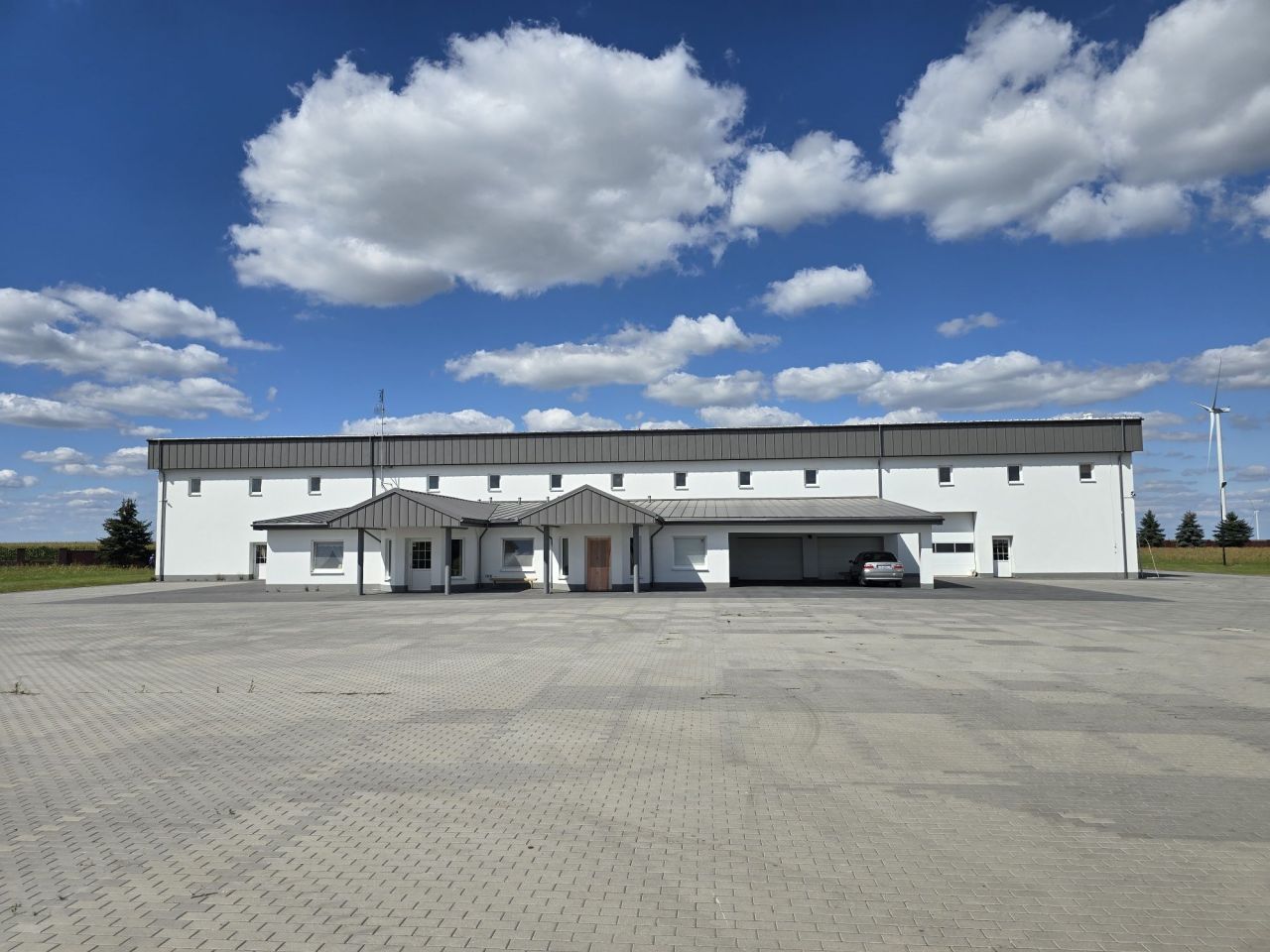 Hala/magazyn Łęka Mroczeńska. Zdjęcie 5