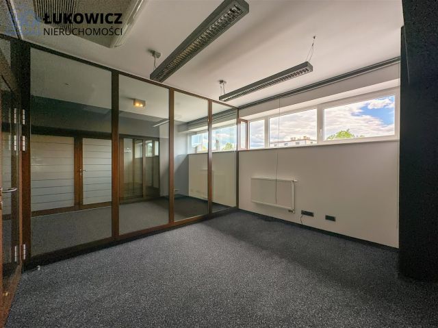 Biuro Bielsko-Biała Osiedle Karpackie. Zdjęcie 14