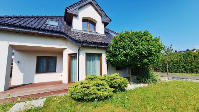 dom wolnostojący, 5 pokoi Bolszewo, ul. Broniewskiego. Zdjęcie 1