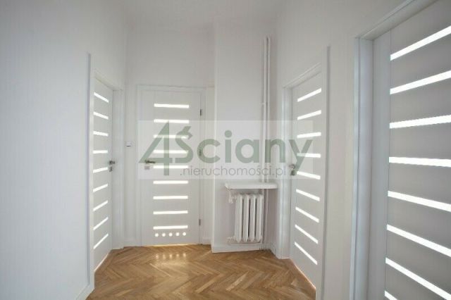 Mieszkanie 3-pokojowe Warszawa Śródmieście, al. "Solidarności". Zdjęcie 1