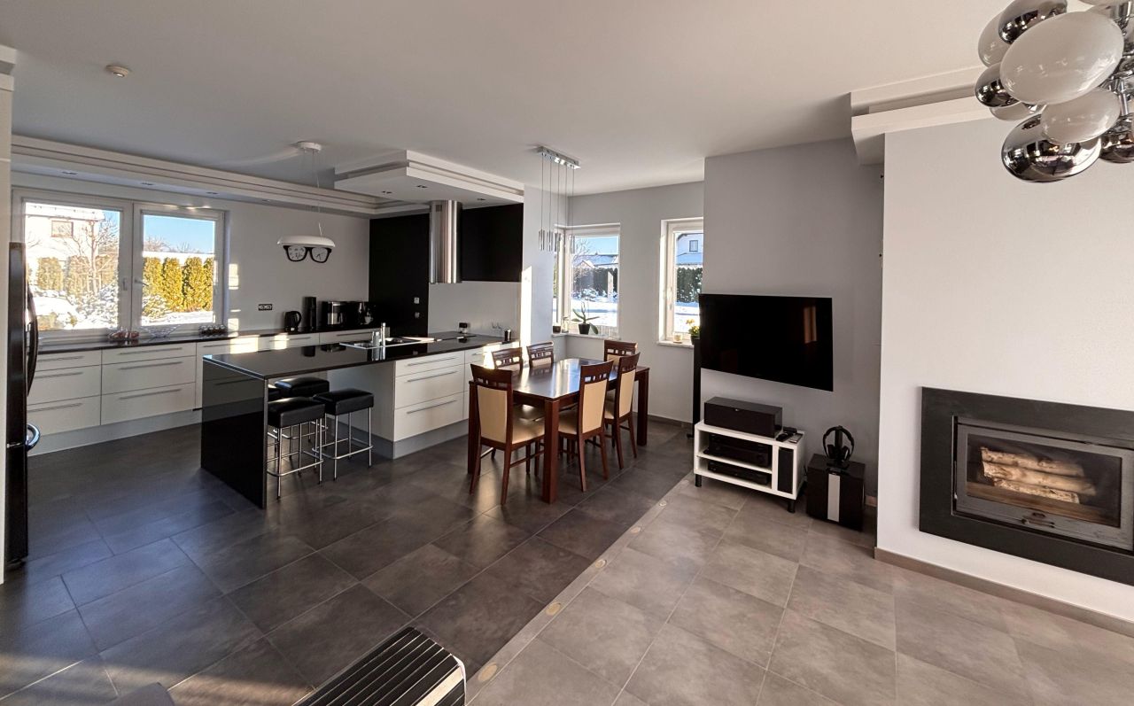 dom wolnostojący, 6 pokoi Somonino, os. Księcia Świętopełka Wielkiego. Zdjęcie 2