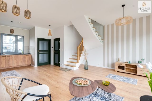 dom szeregowy, 4 pokoje Różnowo. Zdjęcie 1