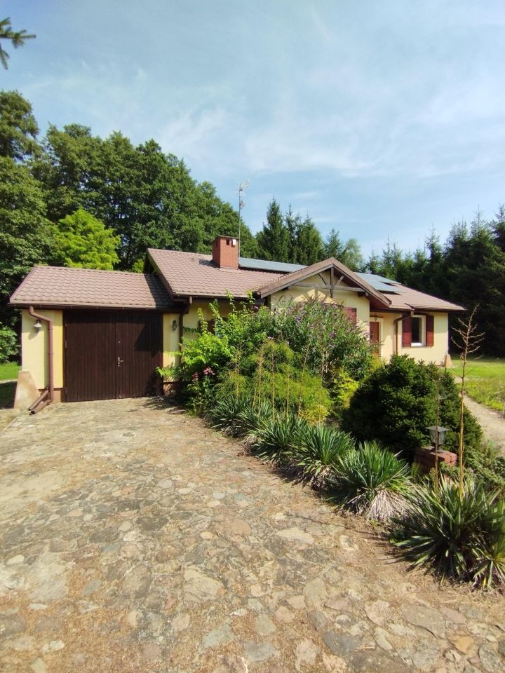 dom wolnostojący, 4 pokoje Lutom, Osiedle Za Lasem. Zdjęcie 2