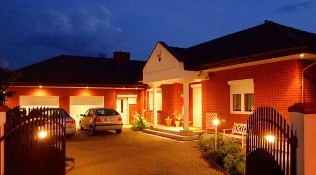 dom wolnostojący, 4 pokoje Sulejów Podklasztorze. Zdjęcie 1