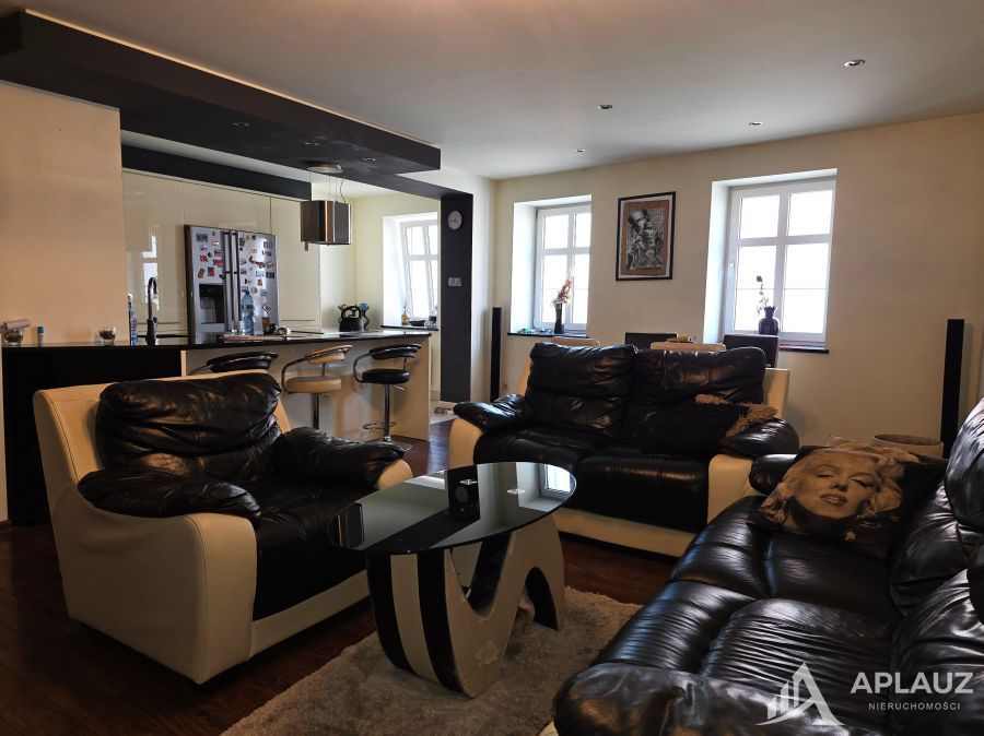 Mieszkanie 3-pokojowe Jelenia Góra Centrum. Zdjęcie 2