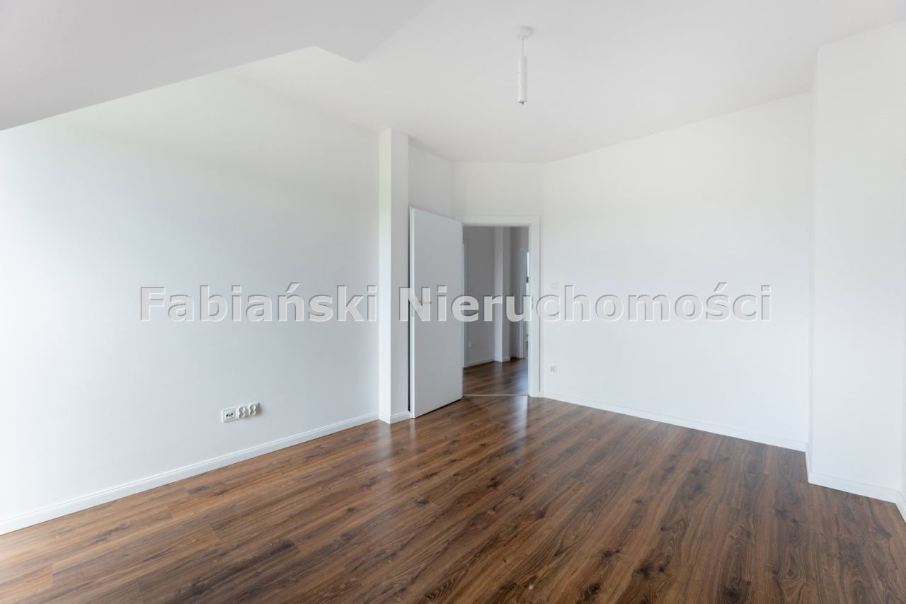 bliźniak, 5 pokoi Jasin. Zdjęcie 14