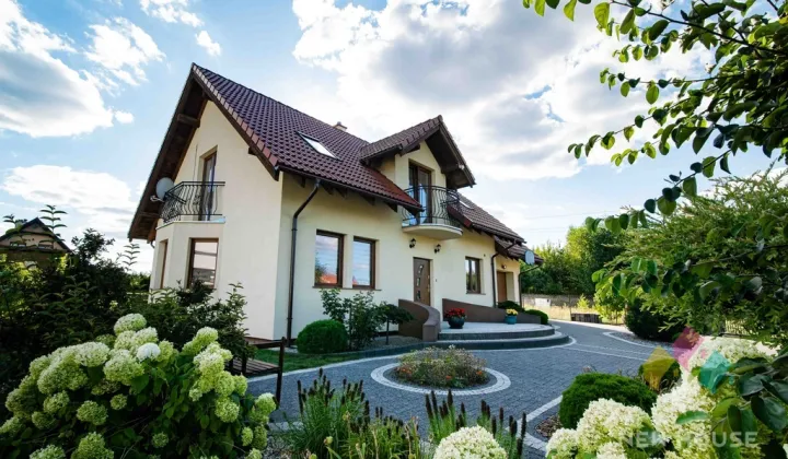 dom wolnostojący, 5 pokoi Ruś