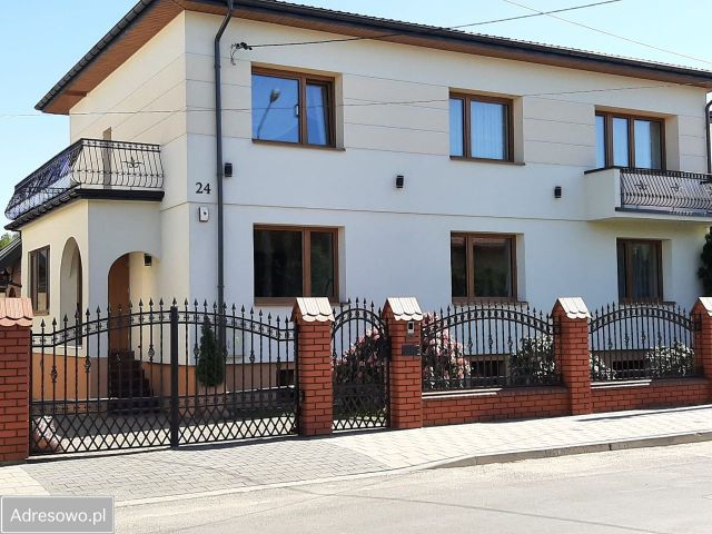 dom wolnostojący Tomaszów Mazowiecki, ul. Jałowcowa. Zdjęcie 1