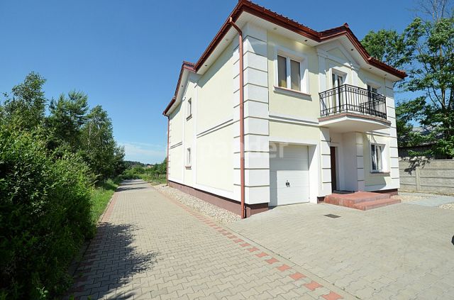 dom wolnostojący, 6 pokoi Krupniki, ul. Szmaragdowa. Zdjęcie 1