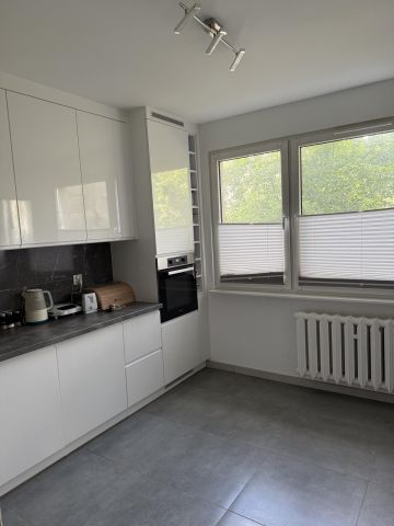 Mieszkanie 2-pokojowe Gdynia Karwiny, ul. Poli Gojawiczyńskiej. Zdjęcie 1