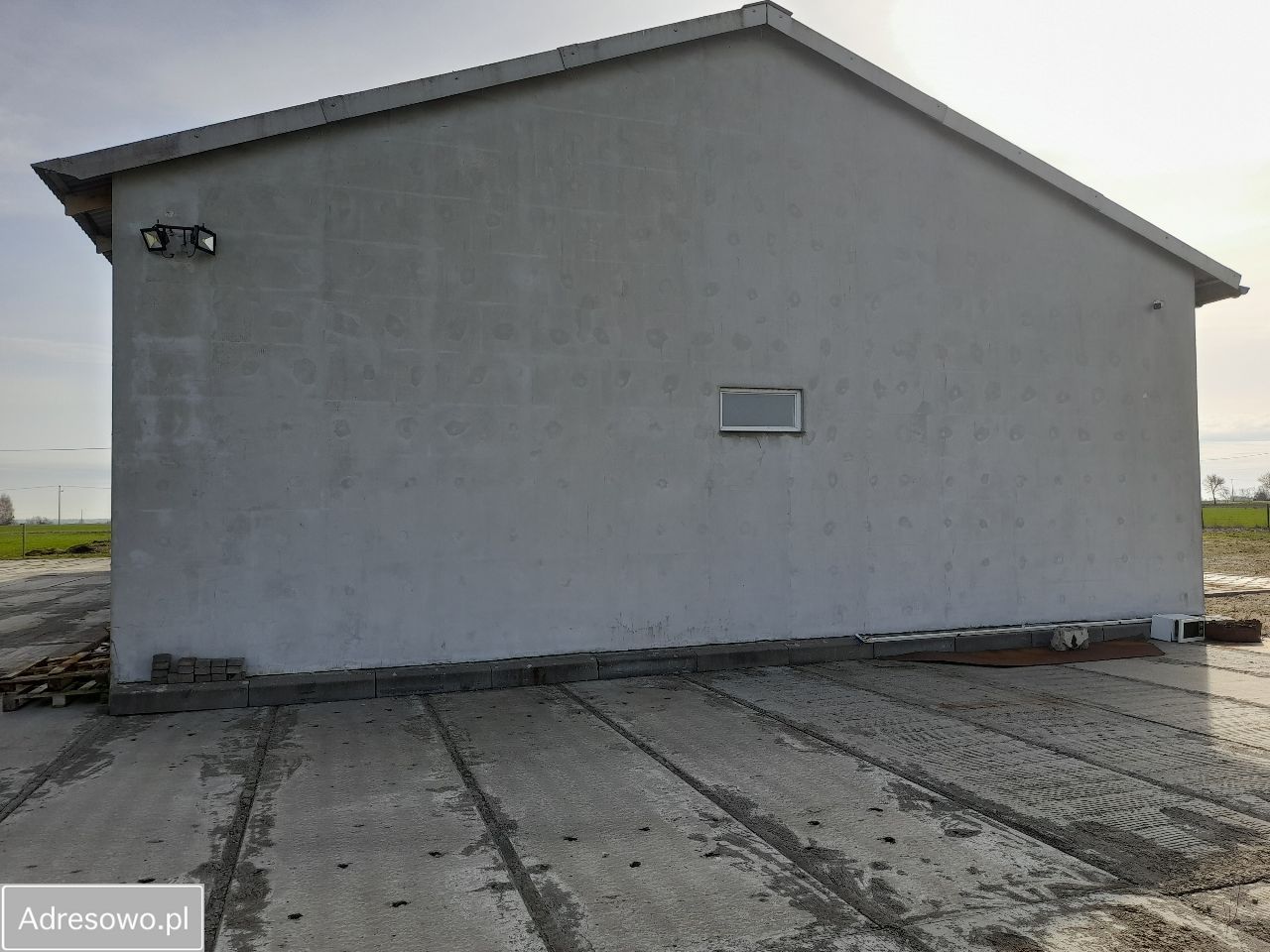 Hala/magazyn Gulbiny. Zdjęcie 8