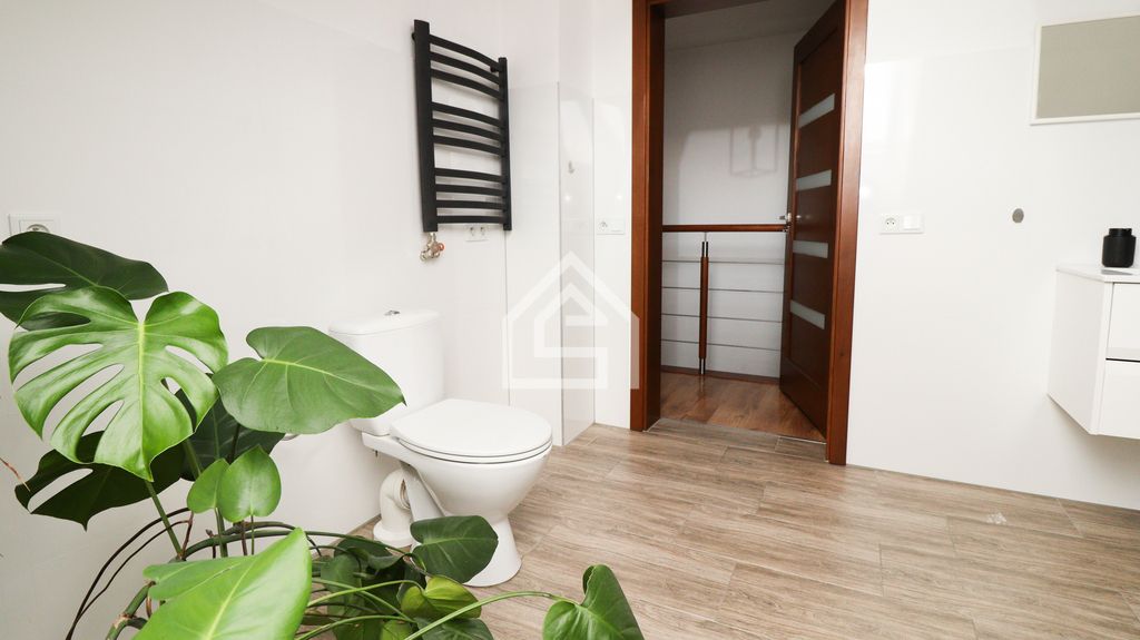 dom wolnostojący, 6 pokoi Gnojnik. Zdjęcie 30