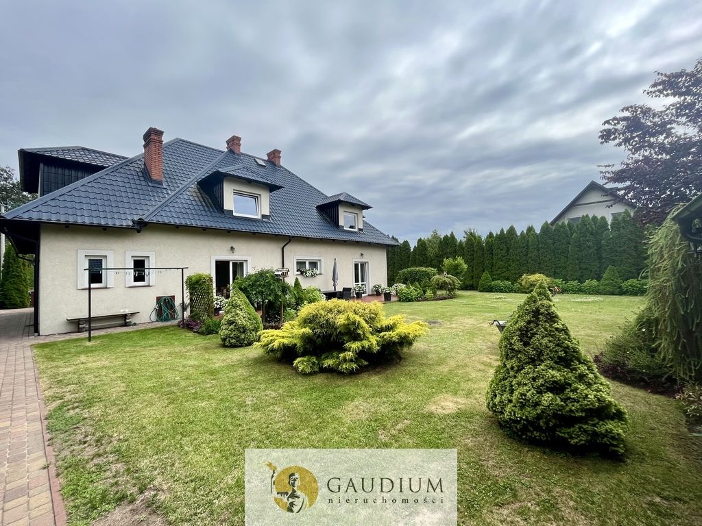 dom wolnostojący, 7 pokoi Bytonia, os. Zielone. Zdjęcie 2