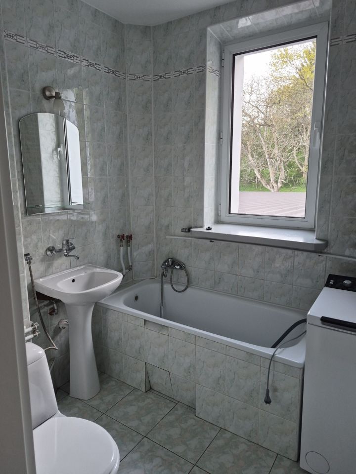 Mieszkanie 4-pokojowe Krówniki. Zdjęcie 2