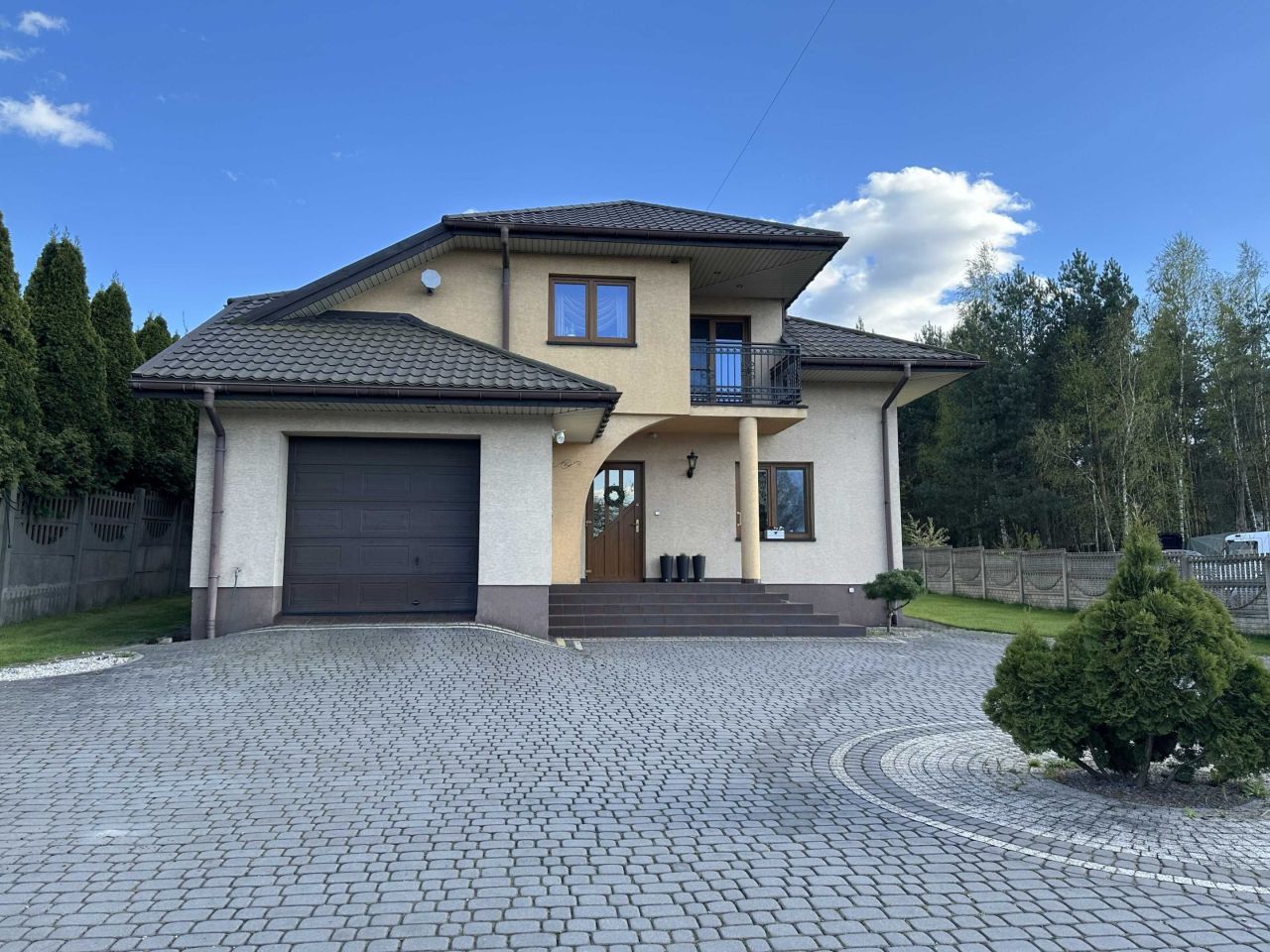dom wolnostojący Radomsko, ul. Owocowa. Zdjęcie 1