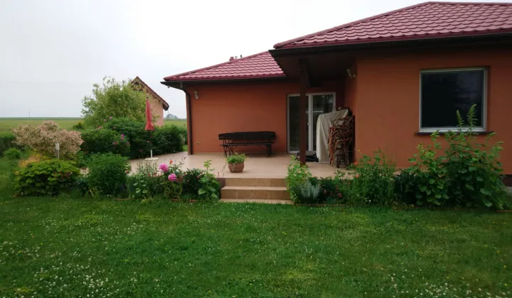 dom wolnostojący, 4 pokoje Zastań