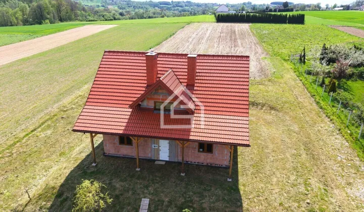 dom wolnostojący, 6 pokoi Ubrzeż