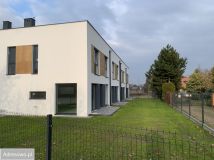 dom szeregowy, 4 pokoje Piotrków Trybunalski, ul. Świerczowska. Zdjęcie 3