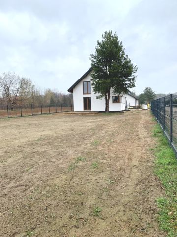 dom wolnostojący, 5 pokoi Borowa Góra. Zdjęcie 2