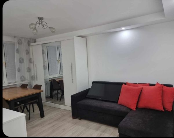 Mieszkanie 1-pokojowe Ostrowiec Świętokrzyski, os. Słoneczne. Zdjęcie 1