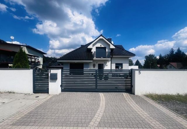 dom wolnostojący, 6 pokoi Zielona Góra Raculka, ul. Wyścigowa. Zdjęcie 1