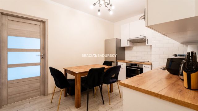 Mieszkanie 4-pokojowe Kraków Podgórze Duchackie, ul. Przyjaźni Polsko-Węgierskiej. Zdjęcie 3