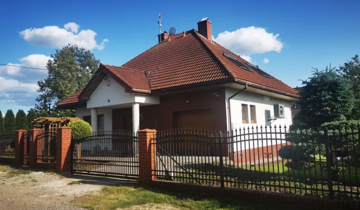 dom wolnostojący, 5 pokoi Nowodwór