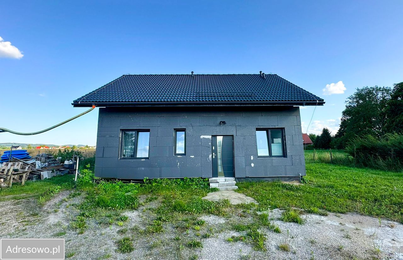 dom wolnostojący, 3 pokoje Uciechów